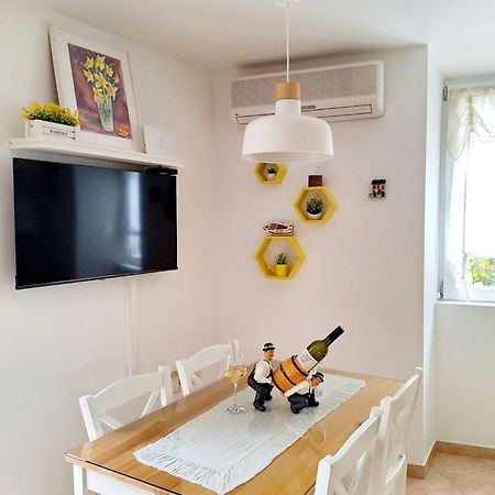 Apartment Megi In Supetar Historical Core Exteriér fotografie