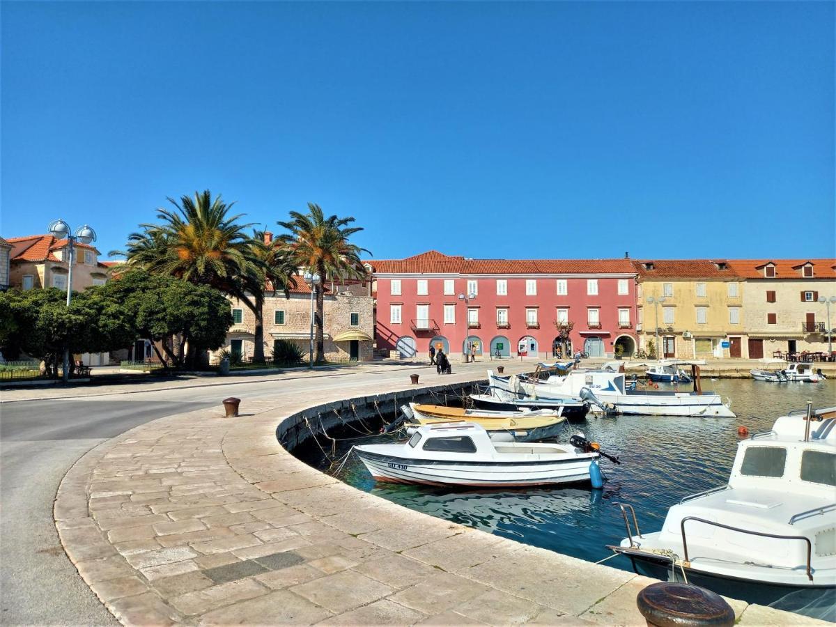 Apartment Megi In Supetar Historical Core Exteriér fotografie